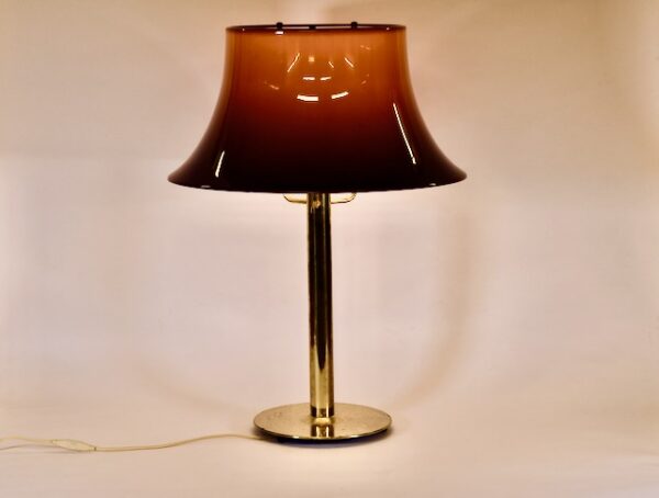 Lampe sur pieds abat-jour en Plexiglas ,HANS-AGNE JAKOBSSON AB MARKARYD SWENDEN