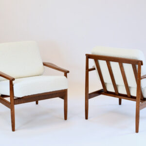 Paire de fauteuils en teck