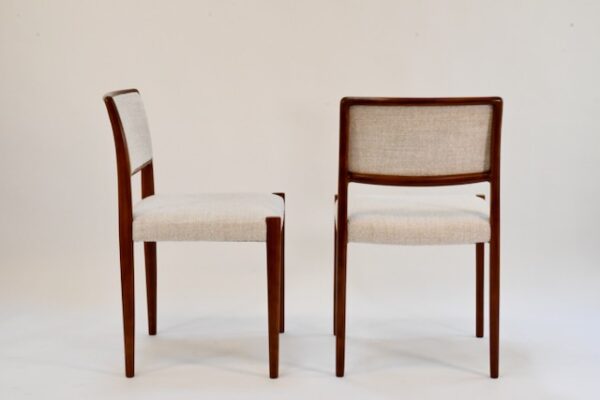 Chaises Neils Moller (8+2pc) modele n 80(SOLD)