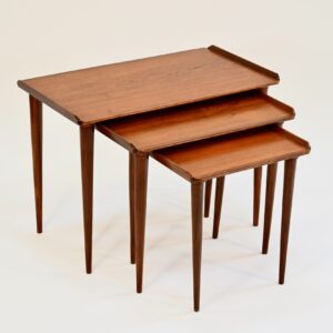Tables gigognes en teck
