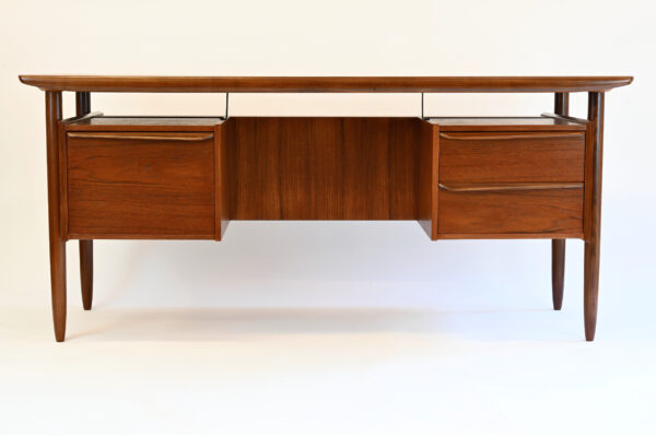 Bureau Cowhorn en teck par Tijsseling Nijkerk pour Props Humefa ,1960s
