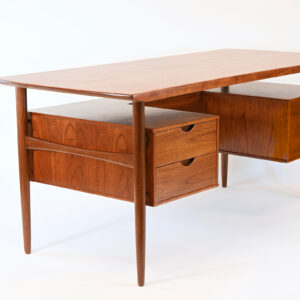 Bureau en teck 1960s