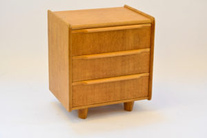 Petite commode Cees Braakman en placage de chêne