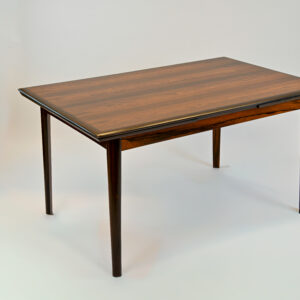 Table en palissandre avec allonges (C.F. Christensen Silkeborg ou Silkeborg Møbelfabrik). (sold)