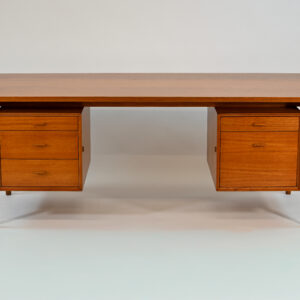 Bureau Arne Vodder en teck