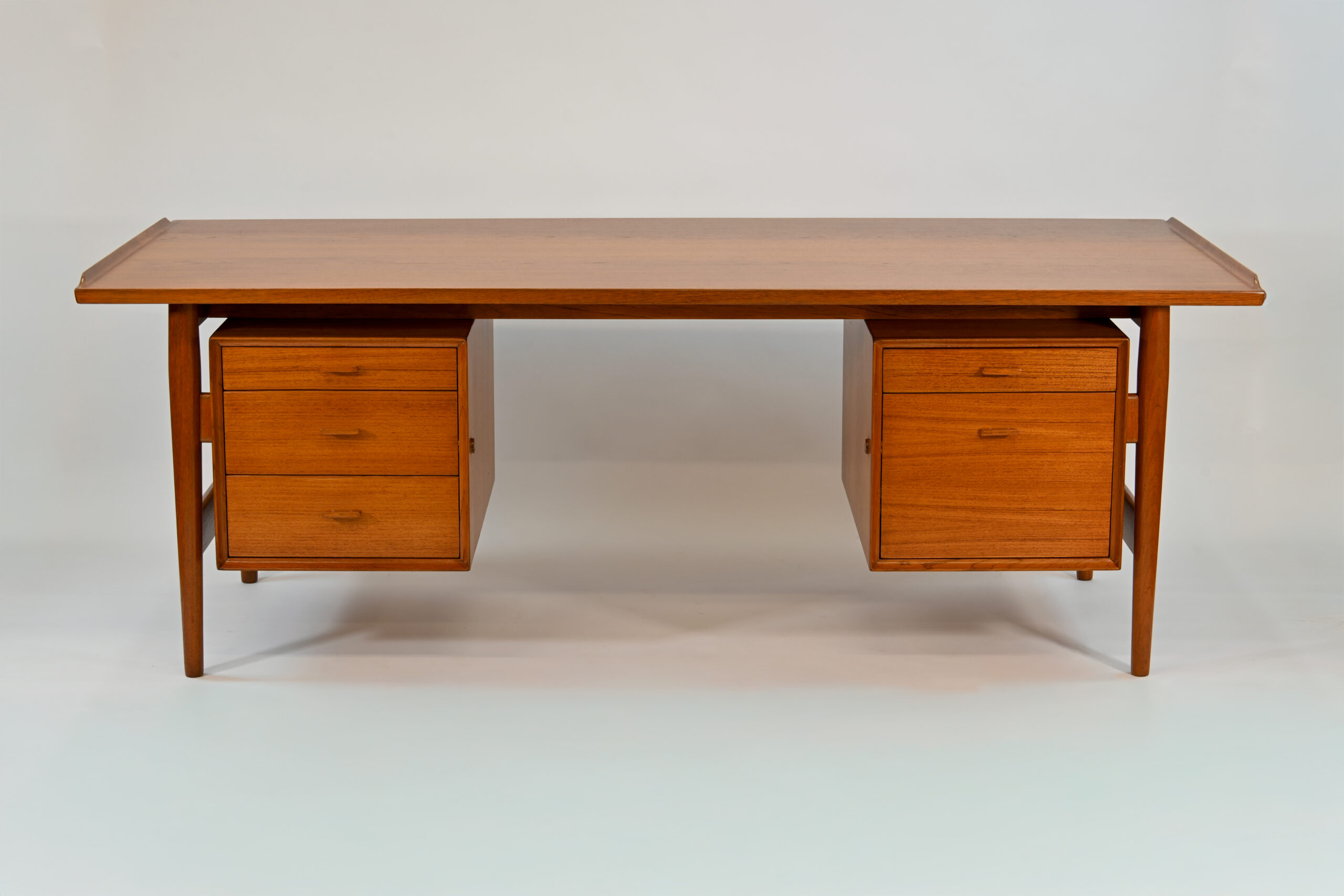 Bureau Arne Vodder en teck