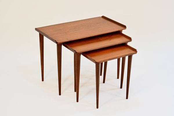 Tables gigognes en teck