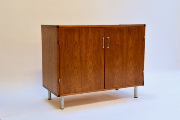 Dresse deux portes en teck