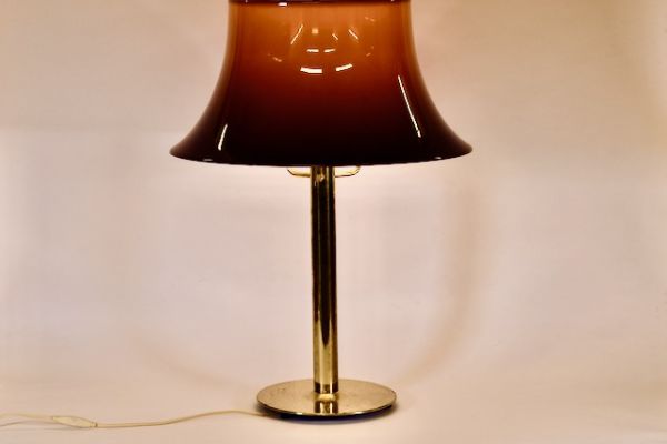 Lampe sur pieds abat-jour en Plexiglas ,HANS-AGNE JAKOBSSON AB MARKARYD SWENDEN